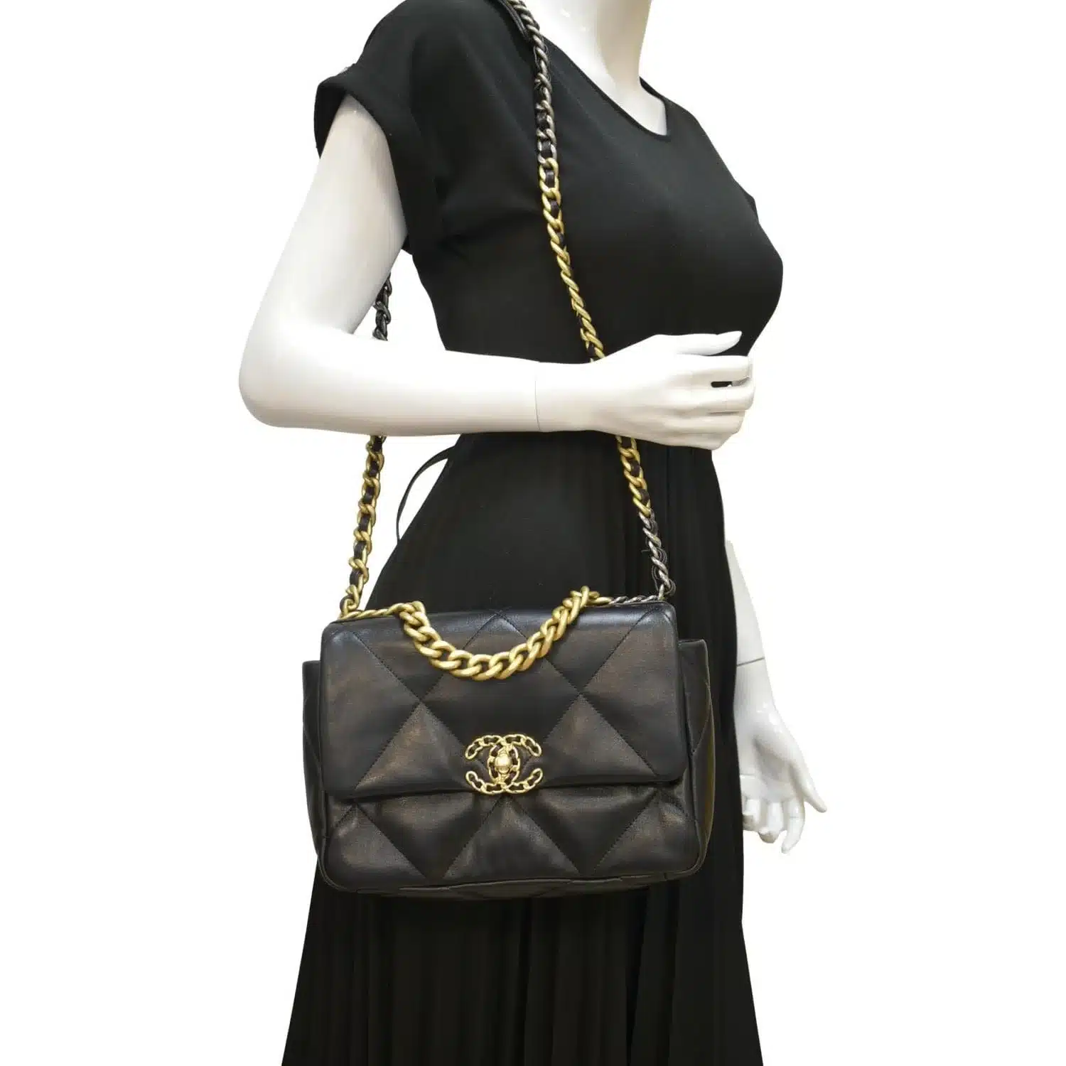 Chanel 19 Flap Bag Black 26cm photo review