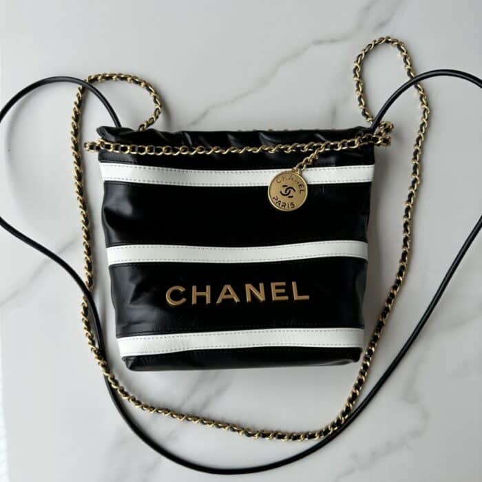 Chanel 22 Mini Hand Bag Black And White 20cm - Image 3