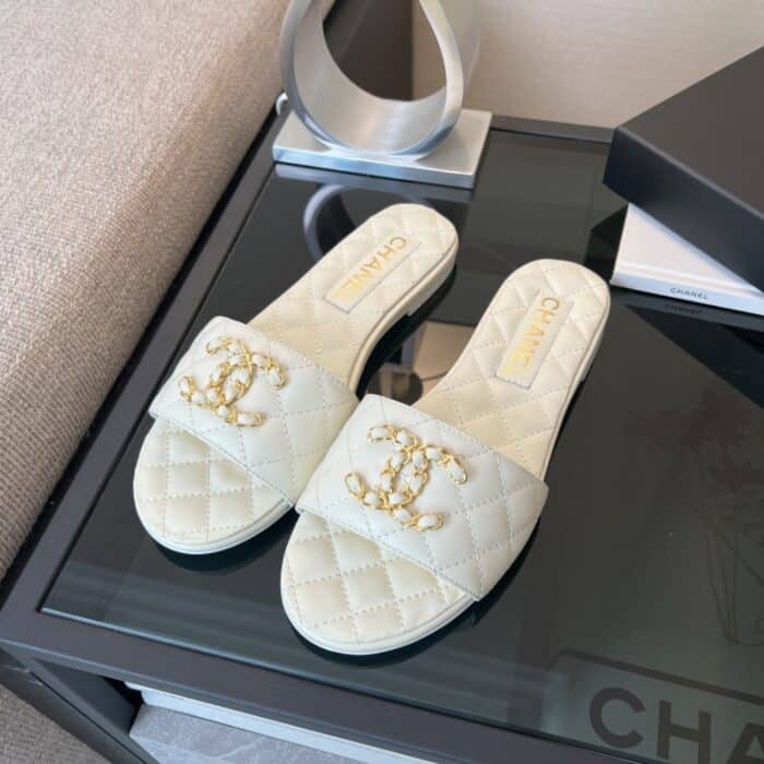 Chanel 23P Quilted CC Chain Sandal White - Image 4