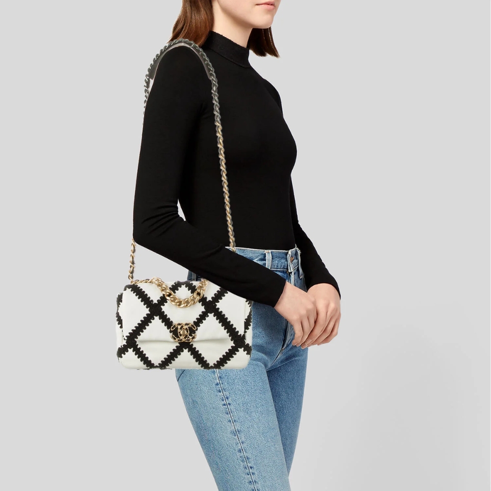 Chanel 19 Large Stitch Crossbody Bag White 24cm - Image 8