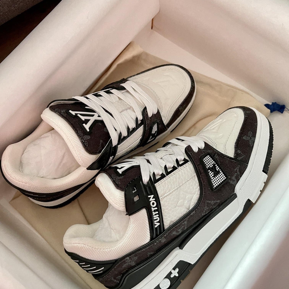Alternative view of Louis Vuitton Trainer Sneakers Black And White 1A9JGB
