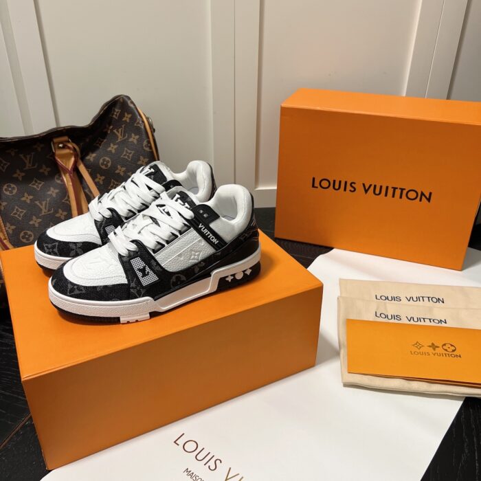 Louis Vuitton Trainer Sneakers Black And White 1A9JGB - Image 9