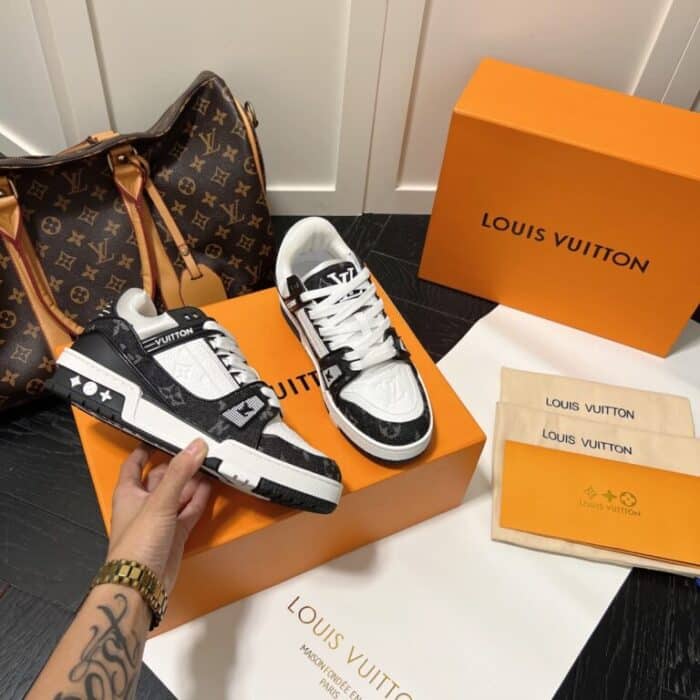 Louis Vuitton Trainer Sneakers Black And White 1A9JGB - Image 4