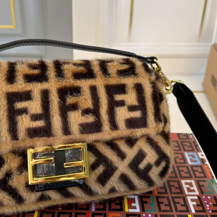 Fendi Baguette Fur Bag Brown 26cm - Image 5