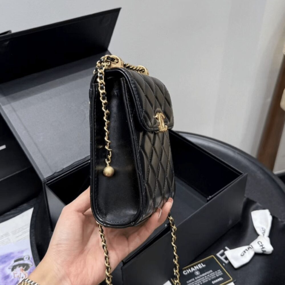 Alternative view of Chanel Trendy CC Phone Holder Crossbody Bags Black 17cm