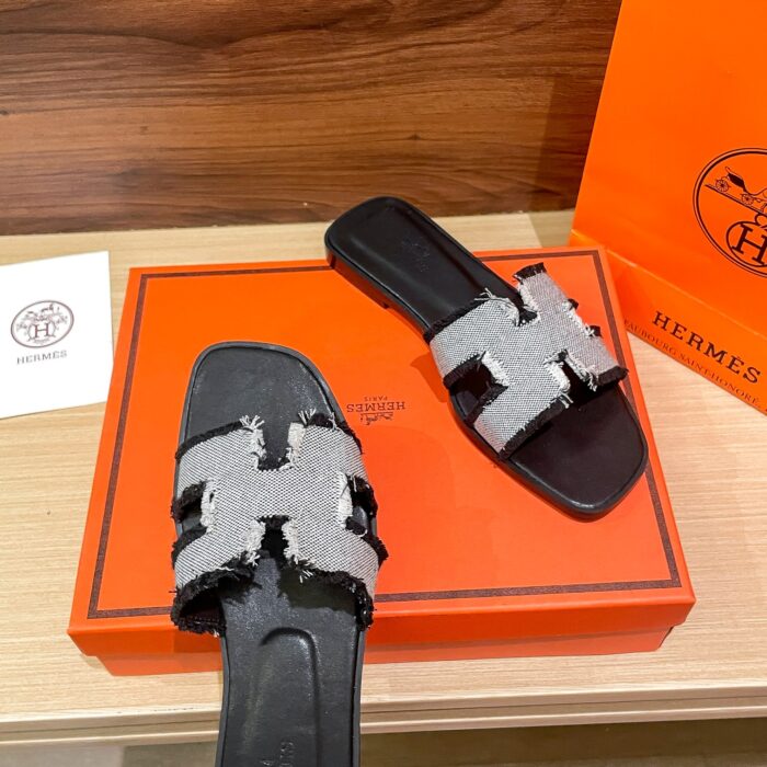Hermes Oran Sandal Black H231095Z PN360 - Image 6