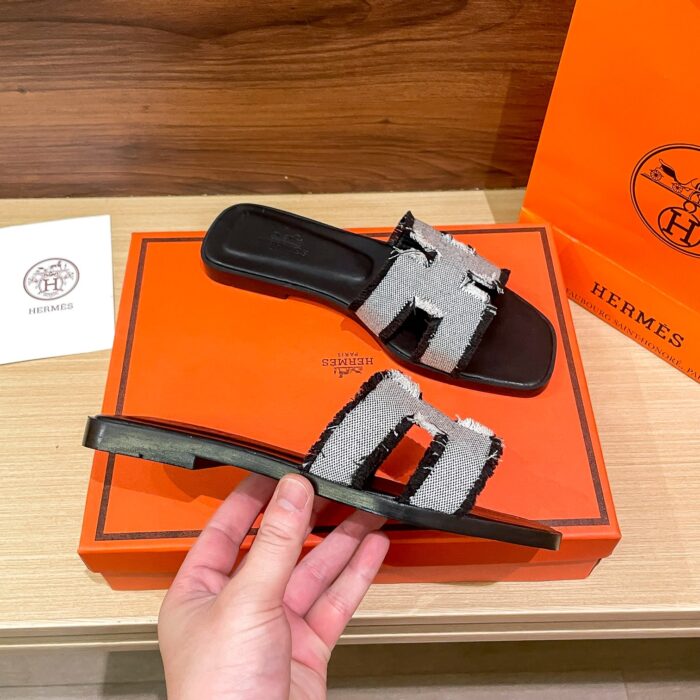 Hermes Oran Sandal Black H231095Z PN360 - Image 5