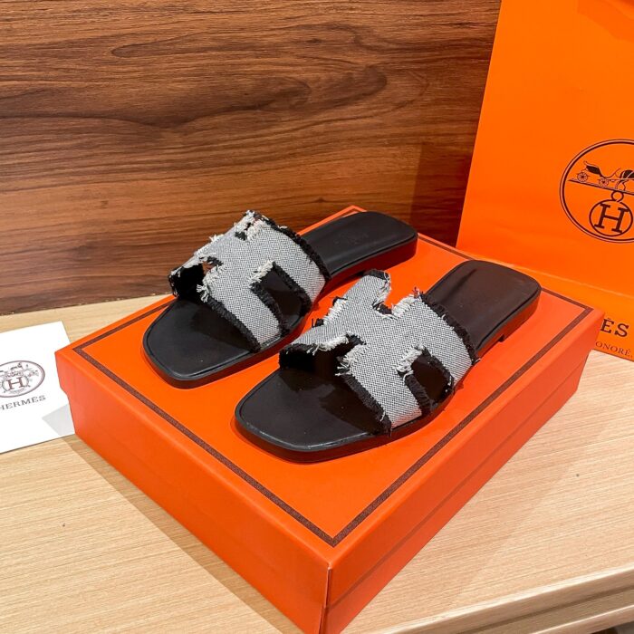Hermes Oran Sandal Black H231095Z PN360 - Image 3