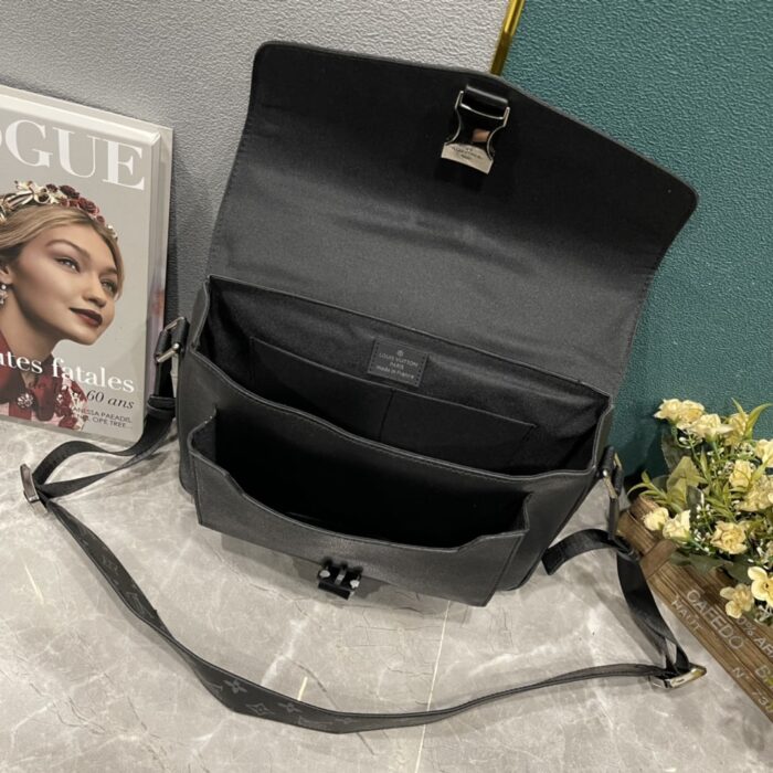 Louis Vuitton Taigarama Messenger Bag Black 29cm M30746 - Image 9