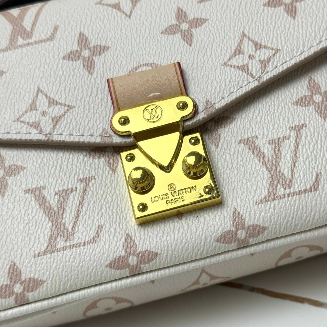 Louis Vuitton Pochette Métis East West Monogram Peach 21cm M46914 - Image 3