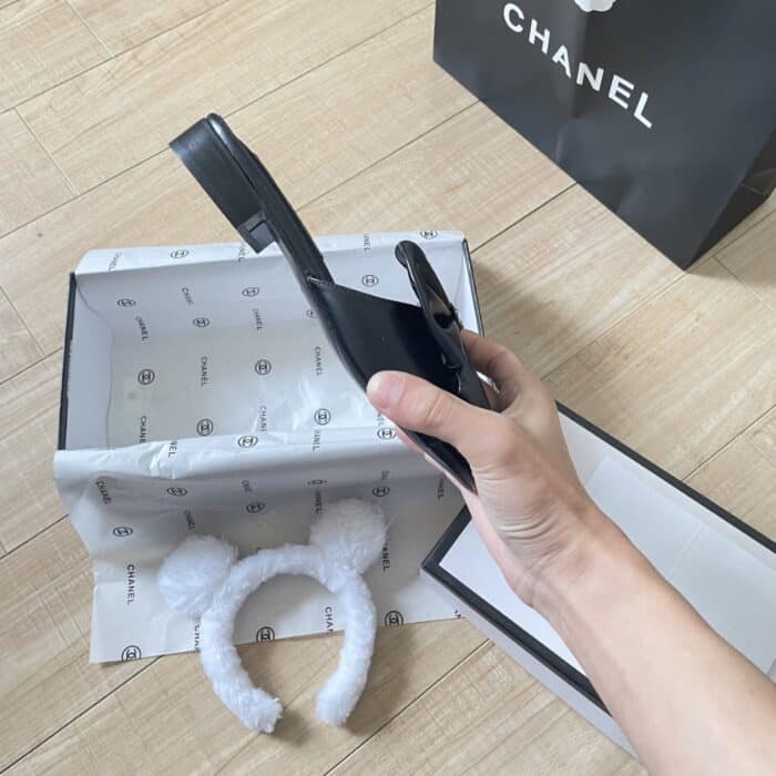 Chanel Bow Embellished Slides In Black - Image 5