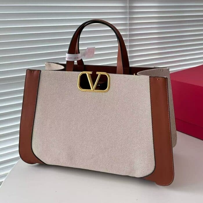 Valentino Garavani Vlogo Signature Tote Bag 35cm - Image 2
