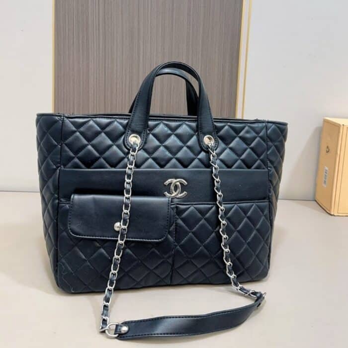Chanel Large Zipped Shopping Bag Black 32 cm - Image 3
