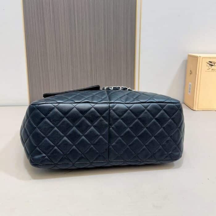 Chanel Large Zipped Shopping Bag Black 32 cm - Image 5