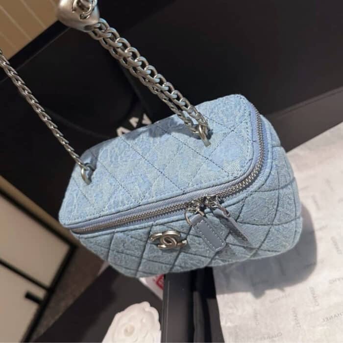 Chanel Camellia Denim Vanity Bag With Heart Chain Light Blue 18cm - Image 3