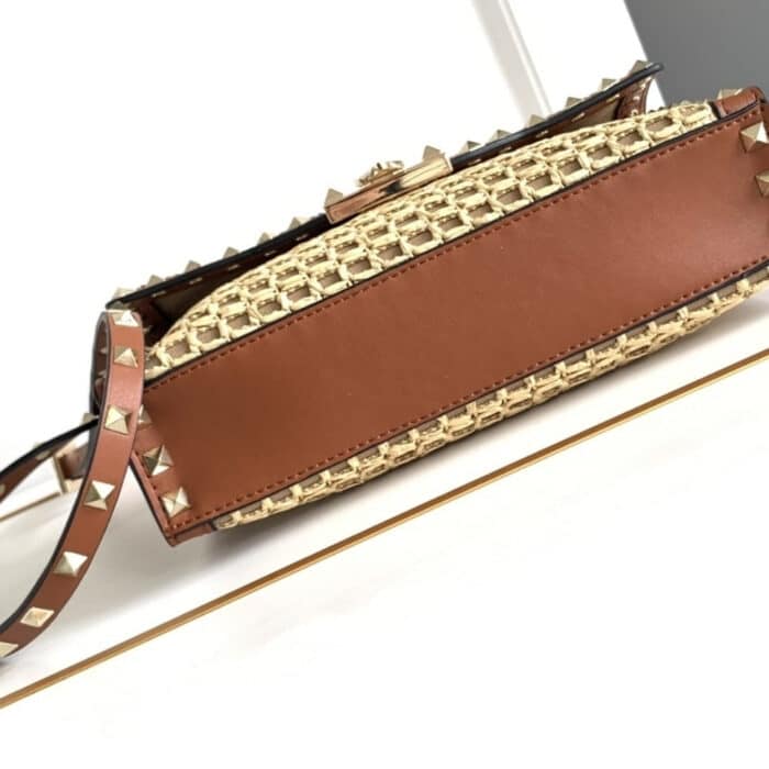 Valentino Garavani Rockstud Small Raffia Shoulder Bag Natural 22Cm - Image 4