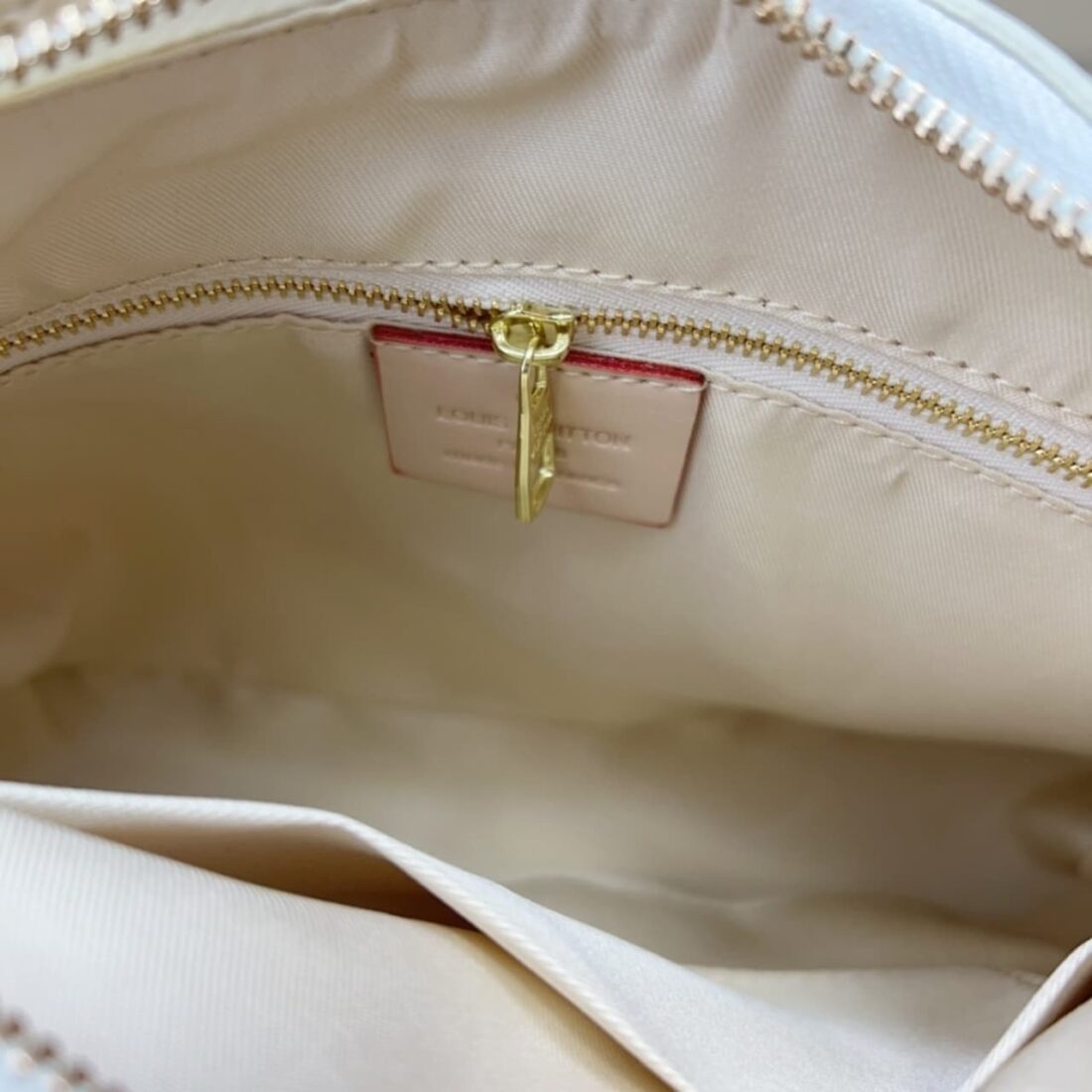 Louis Vuitton Odéon Shoulder Bag Damier Azur 26 cm - Image 4