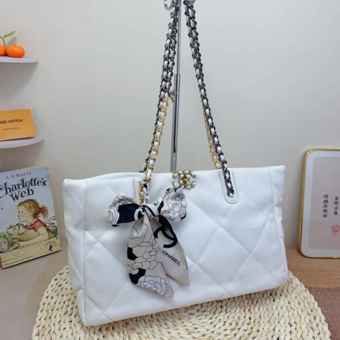 Chanel Quilted 19 East West Shopping Bag White 41Cm - Image 3