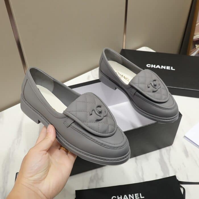 Chanel CC NIB Turnlock Moccasins Flat Loafers Grey - Image 4