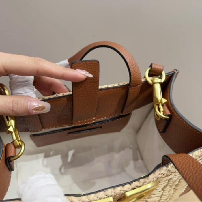 Valentino Garavani Vlogo Signature Handbag With Raffia Embroidery 22cm - Image 6