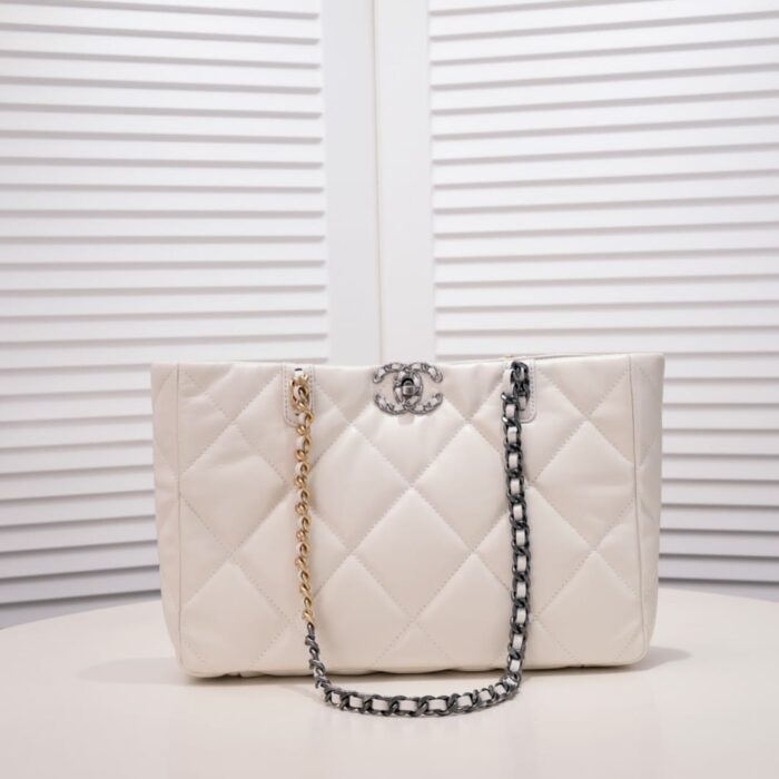 Chanel Quilted 19 East West Shopping Bag White 41Cm - Image 2