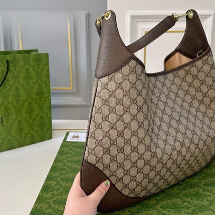 Gucci B Maxi Shoulder Bag Beige And Dark Grey 50Cm - Image 3