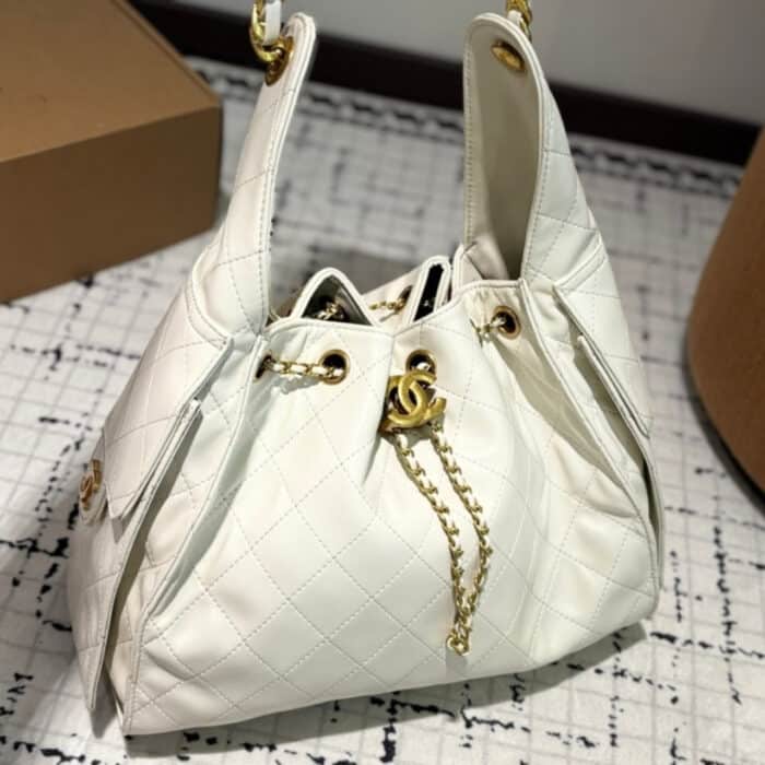 Chanel 25 Small Handbag Grained & Gold-Tone Metal White 34Cm AS5293 B20304 10601 - Image 2