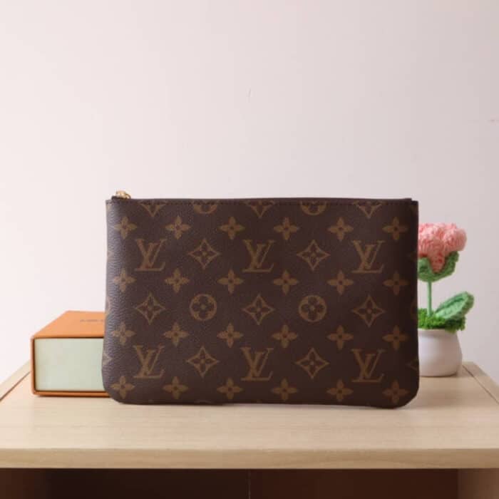 Louis Vuitton Key Pouch M Brown 24Cm M13560 - Image 4