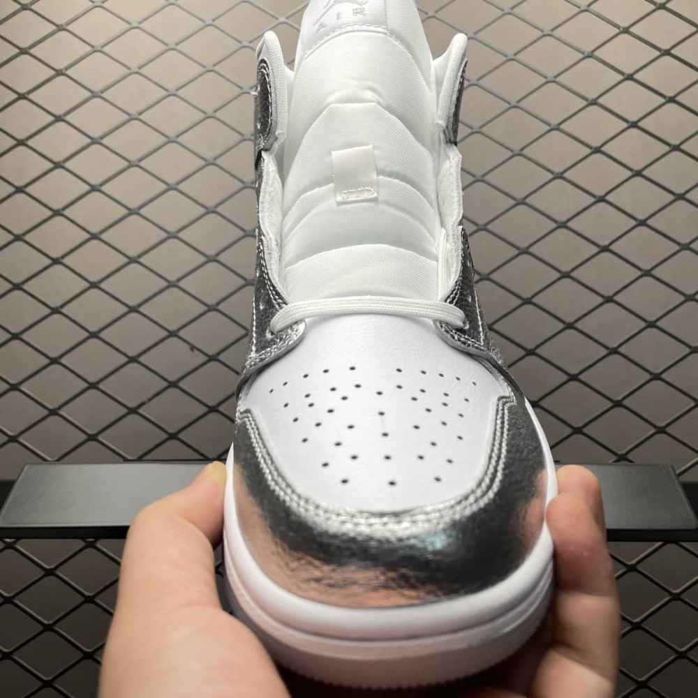 Nike Air Jordan 1 Mid SE White And Wolf Grey - Image 4