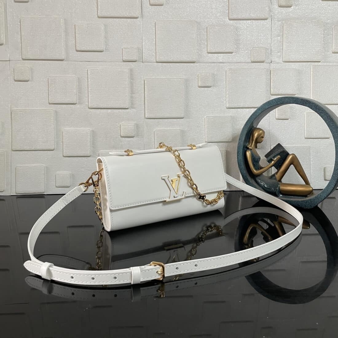 Super Vip 1:1 – Louis Vuitton Wallet On Chain Capucines Snow 23Cm M12265 - Image 3