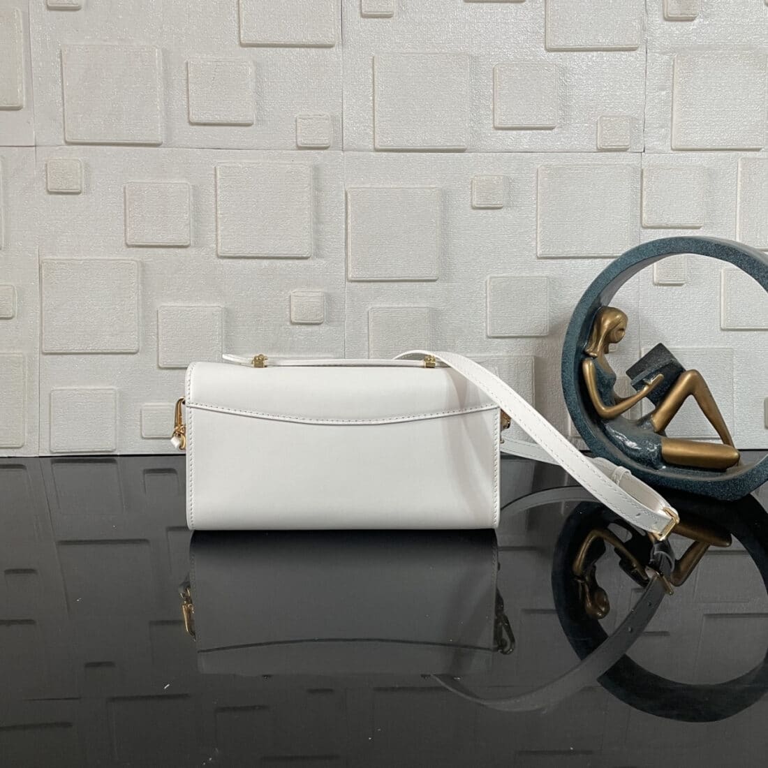 Super Vip 1:1 – Louis Vuitton Wallet On Chain Capucines Snow 23Cm M12265 - Image 4