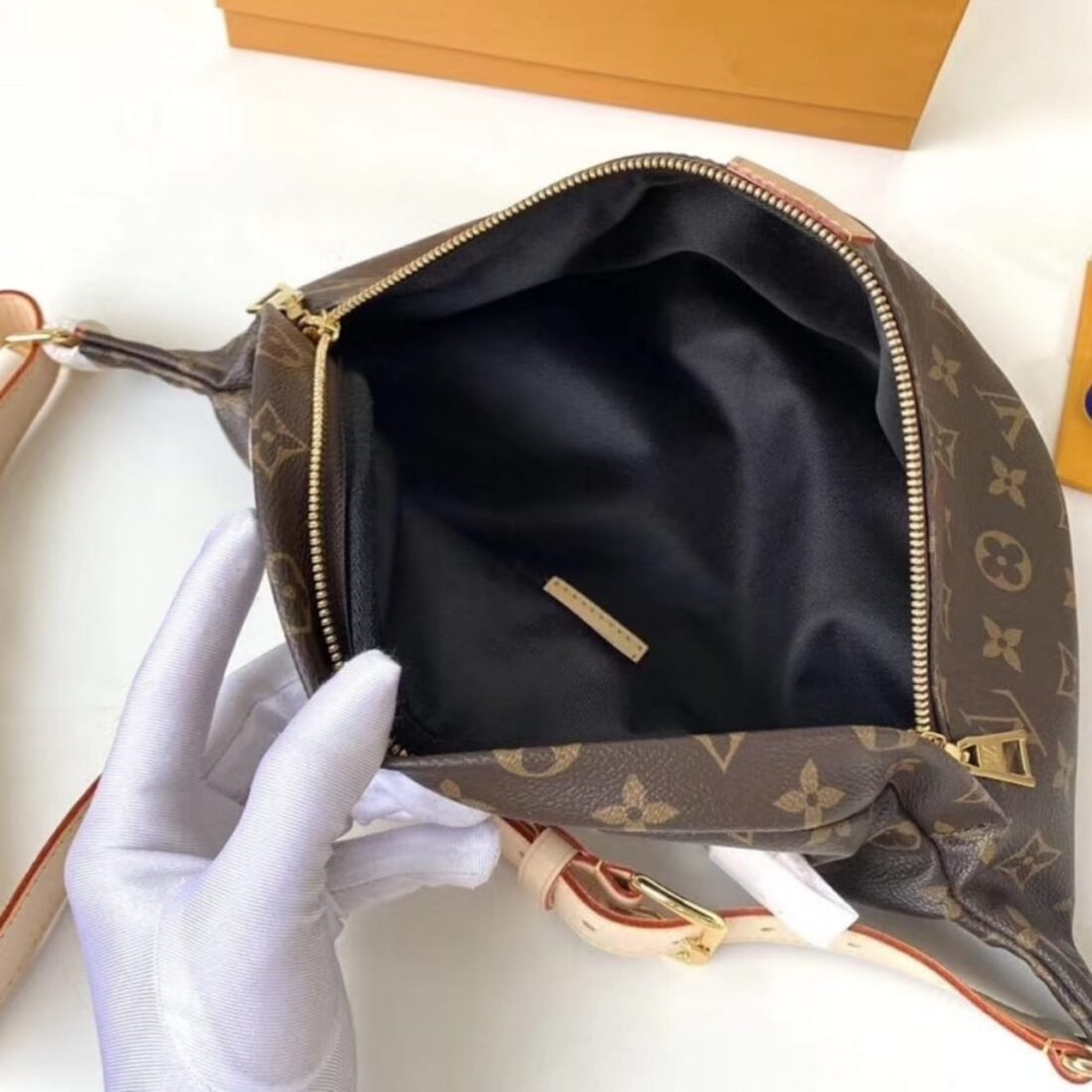 Super Vip 1:1 – Louis Vuitton Bumbag Monogram Canvas Brown 37Cm M43644 - Image 5