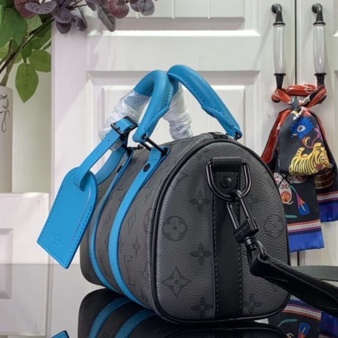 Super Vip 1:1 – Louis Vuitton Keepall Bandoulière 25 Bag Monogram Eclipse Reverse Turquoise 25Cm M11645 - Image 3