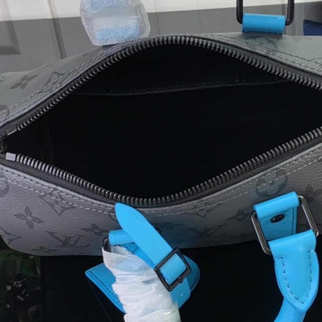 Super Vip 1:1 – Louis Vuitton Keepall Bandoulière 25 Bag Monogram Eclipse Reverse Turquoise 25Cm M11645 - Image 6