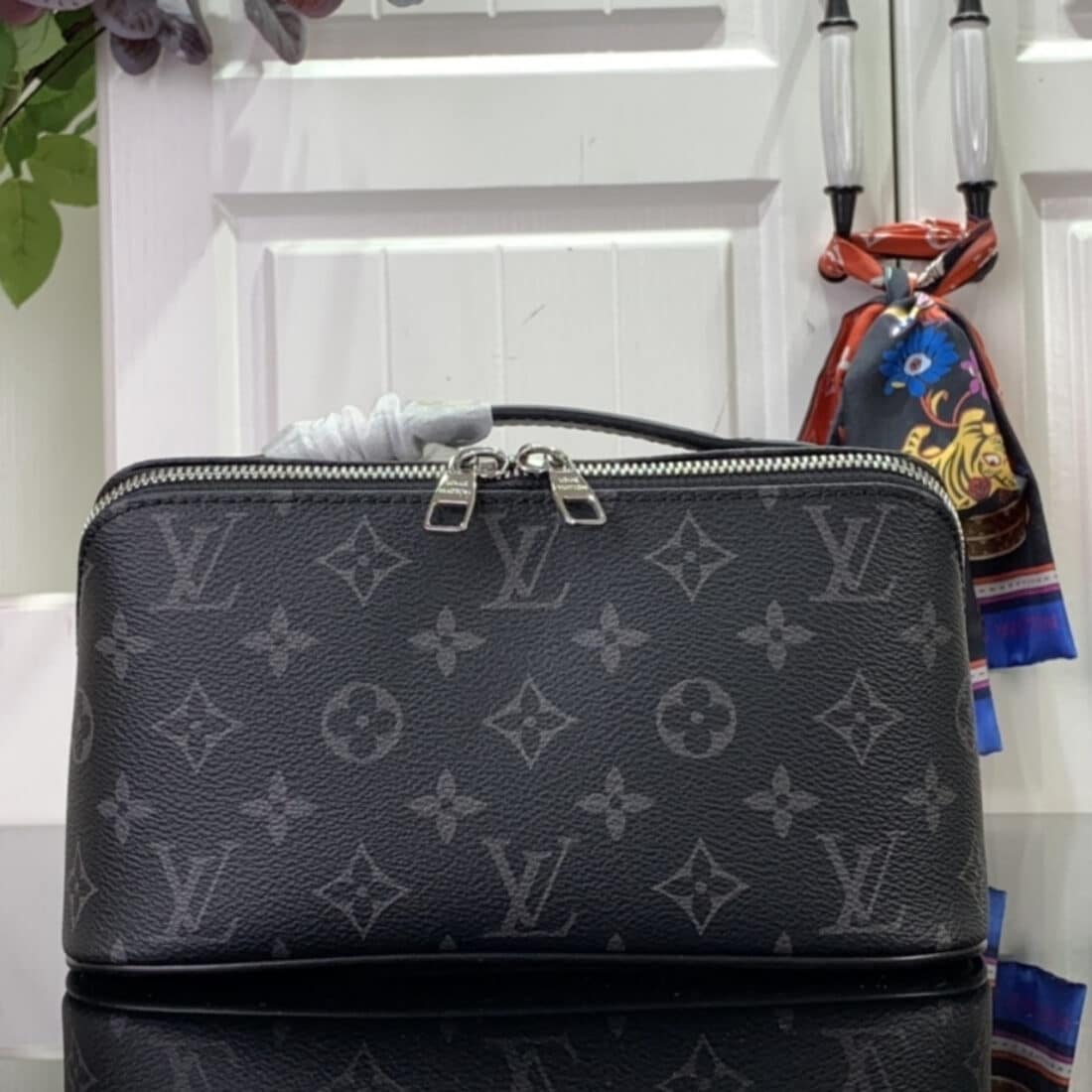 Super Vip 1:1 – Louis Vuitton Toiletry Bag Monogram Eclipse Canvas Black 24Cm M11508 - Image 2
