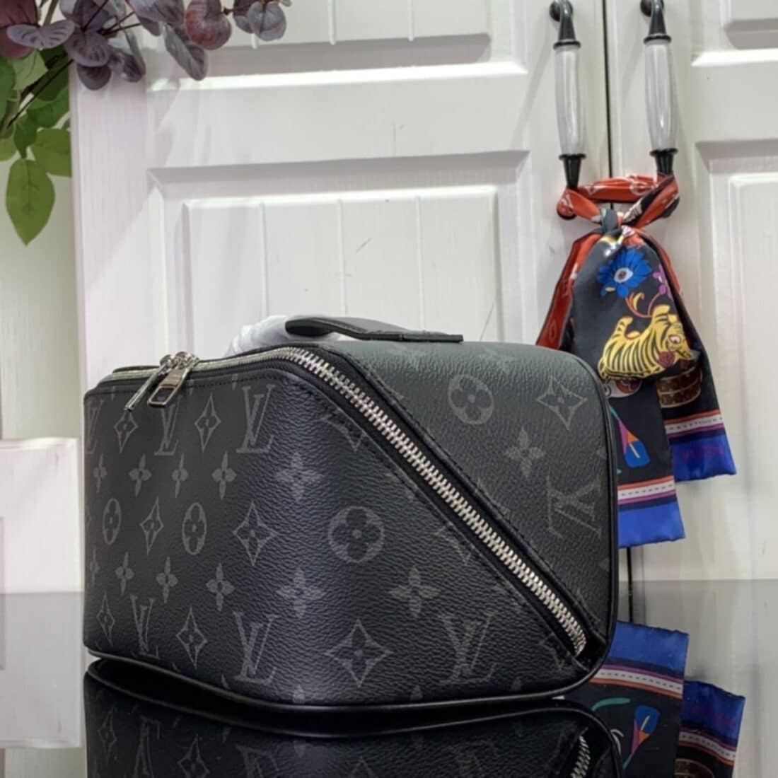 Super Vip 1:1 – Louis Vuitton Toiletry Bag Monogram Eclipse Canvas Black 24Cm M11508 - Image 3