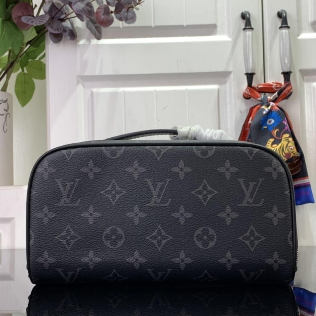 Super Vip 1:1 – Louis Vuitton Toiletry Bag Monogram Eclipse Canvas Black 24Cm M11508 - Image 4