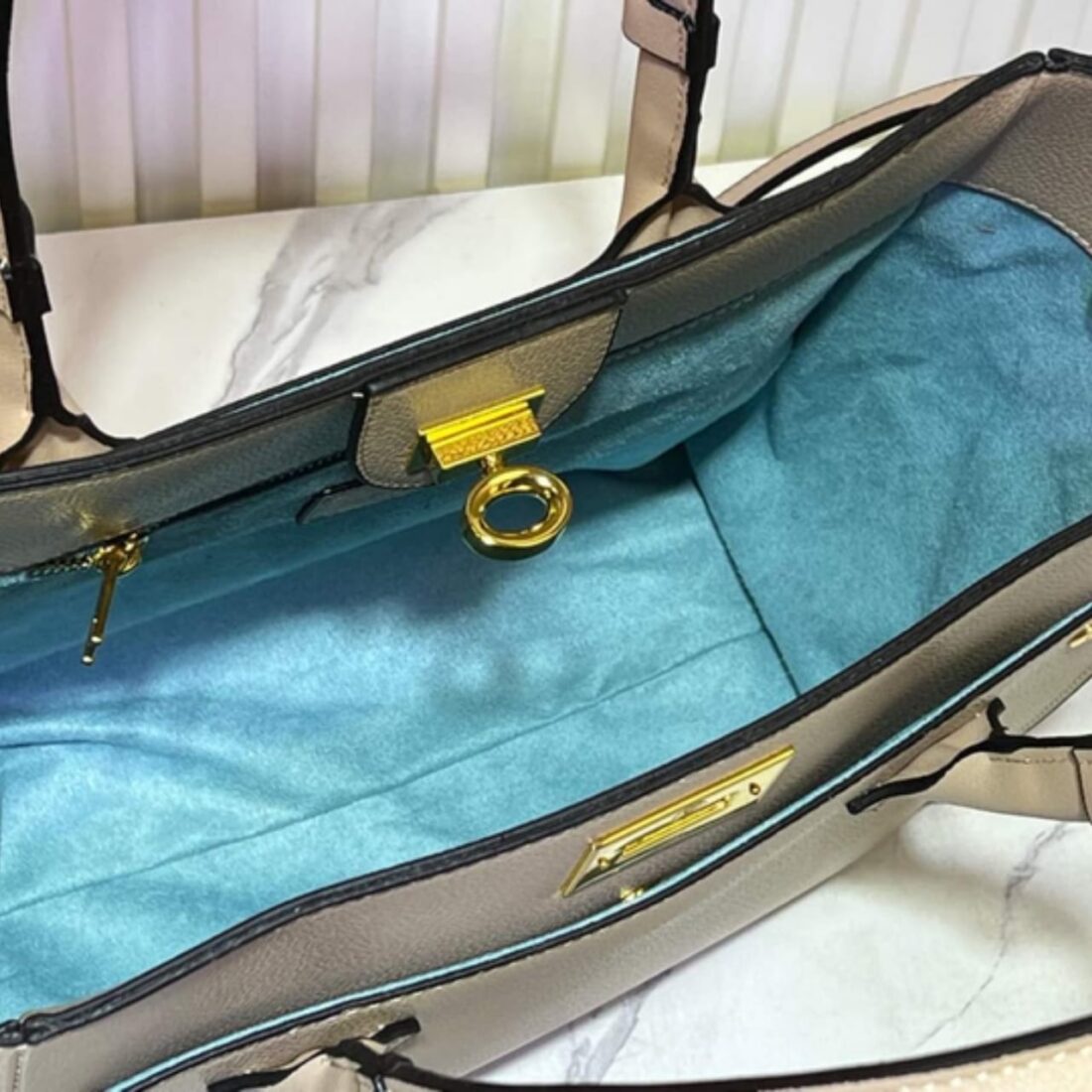 Louis Vuitton On My Side MM Bag Greige 30Cm M58485 - Image 5