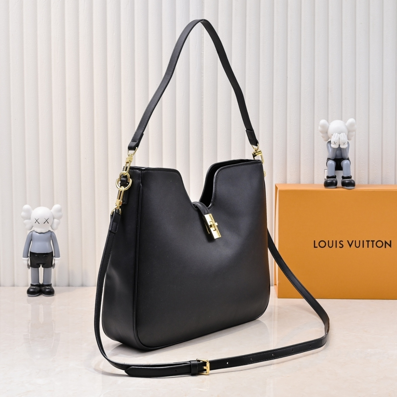 Louis Vuitton Large Hobo Bag Black 36Cm - Image 3
