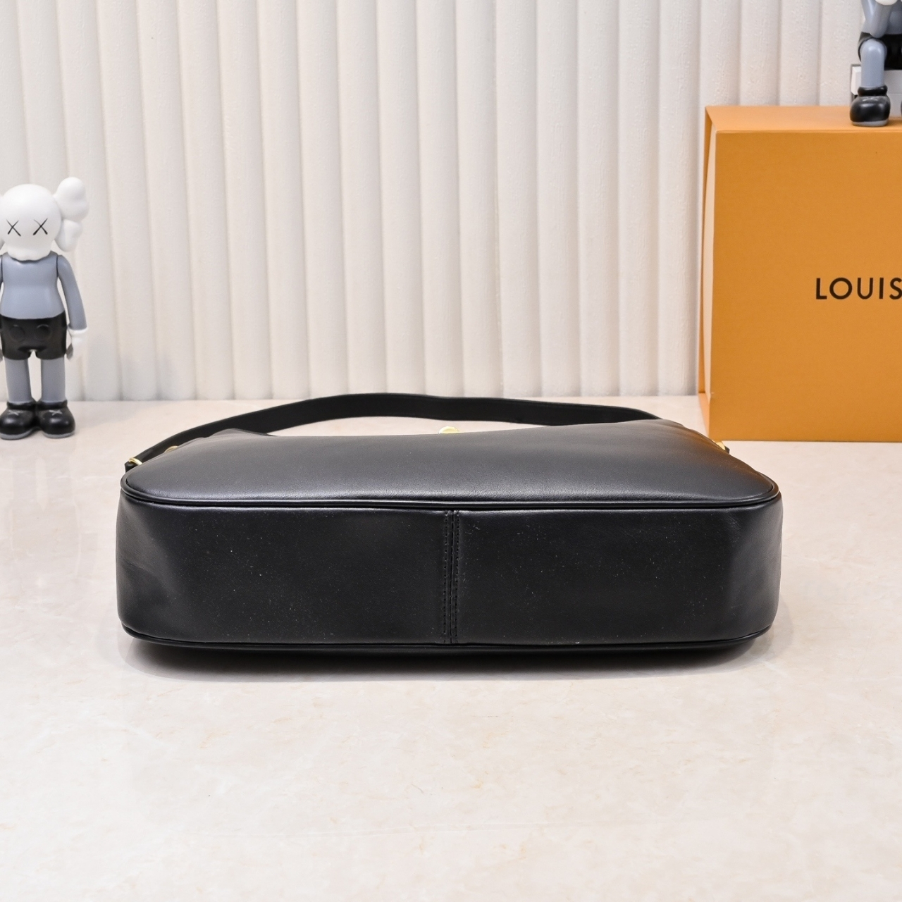 Louis Vuitton Large Hobo Bag Black 36Cm - Image 5