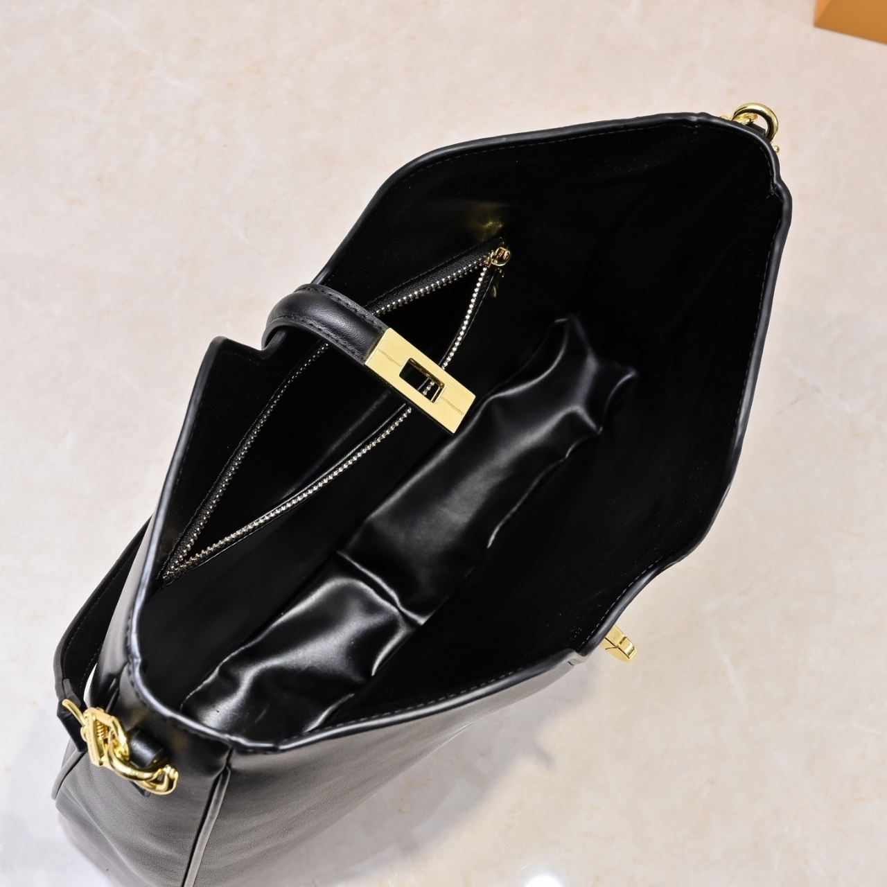 Louis Vuitton Large Hobo Bag Black 36Cm - Image 7