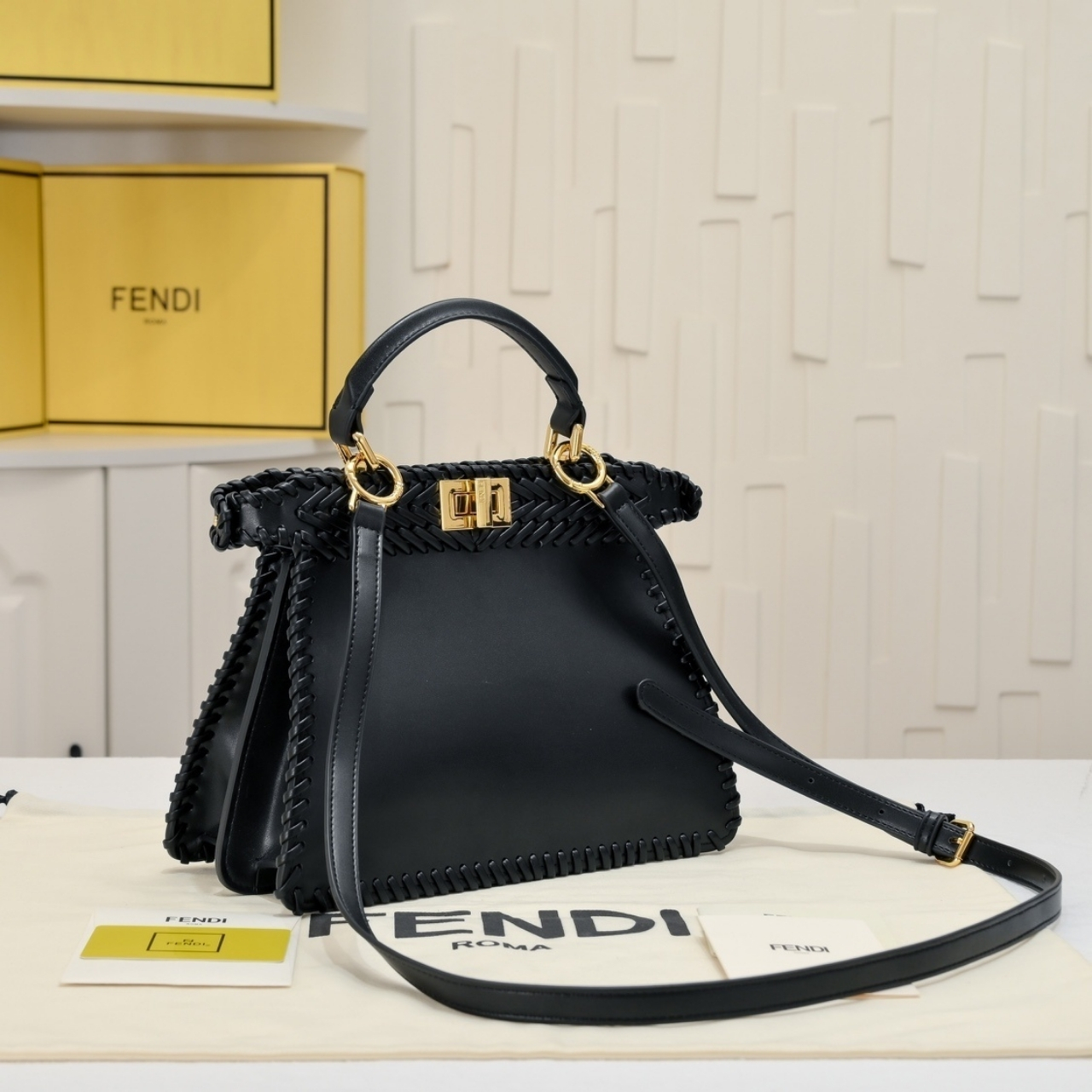 Fendi Peekaboo Iseeu Bag Black 27Cm - Image 3