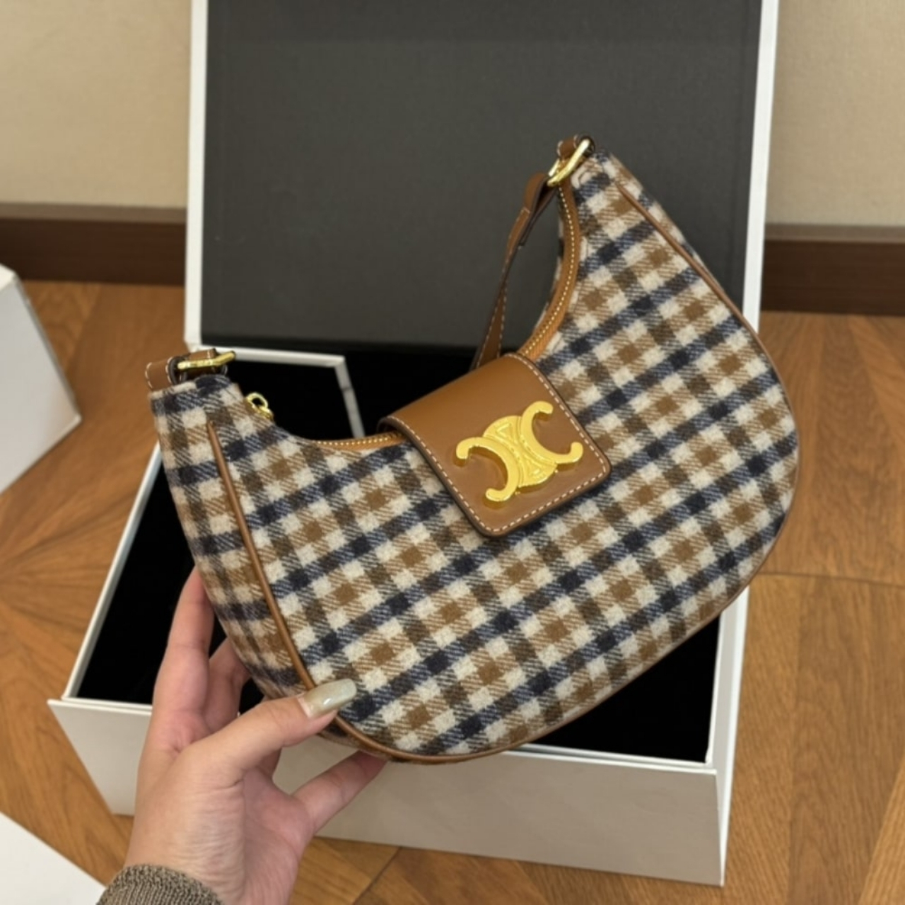 Celine Ava Triomphe Bag In Tartan Textile 24Cm 114492FYD 14ML - Image 2