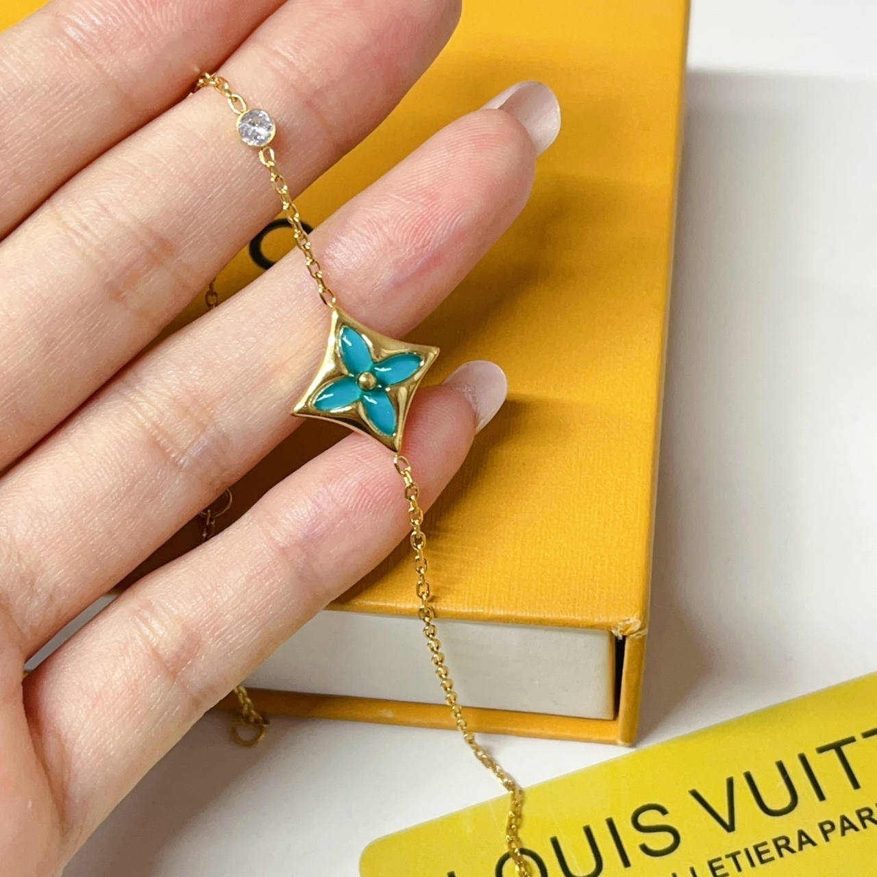 Louis Vuitton Color Blossom BB Star Bracelet Yellow Gold Q05977 - Image 6