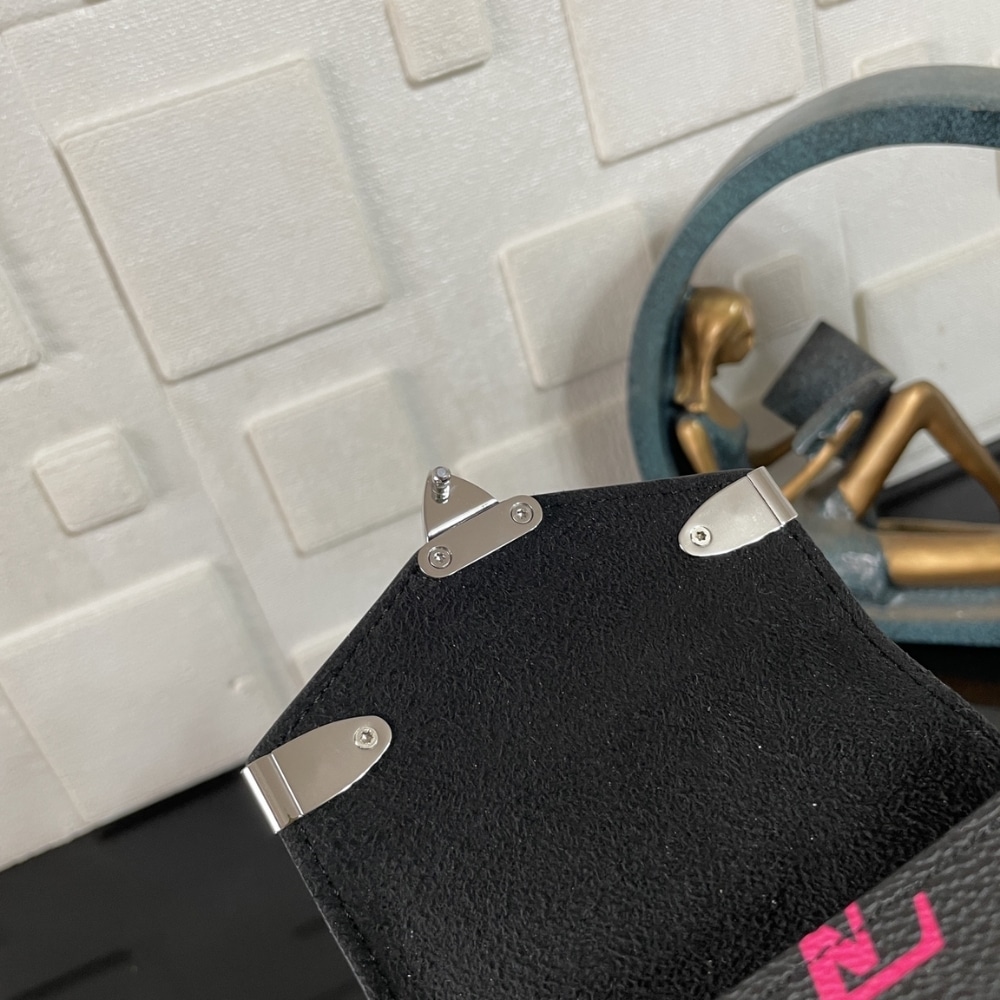 Super Vip 1:1 – Louis Vuitton x Takashi Murakami Phone Pouch Métis Black 17Cm M14098 - Image 5