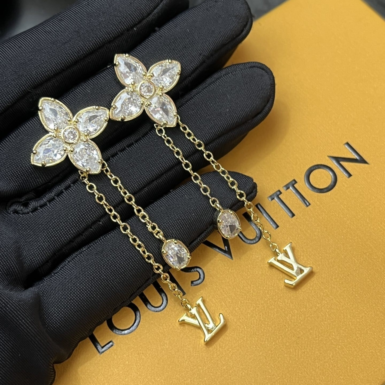 Louis Vuitton Dazzle Earrings Gold M01996 - Image 3