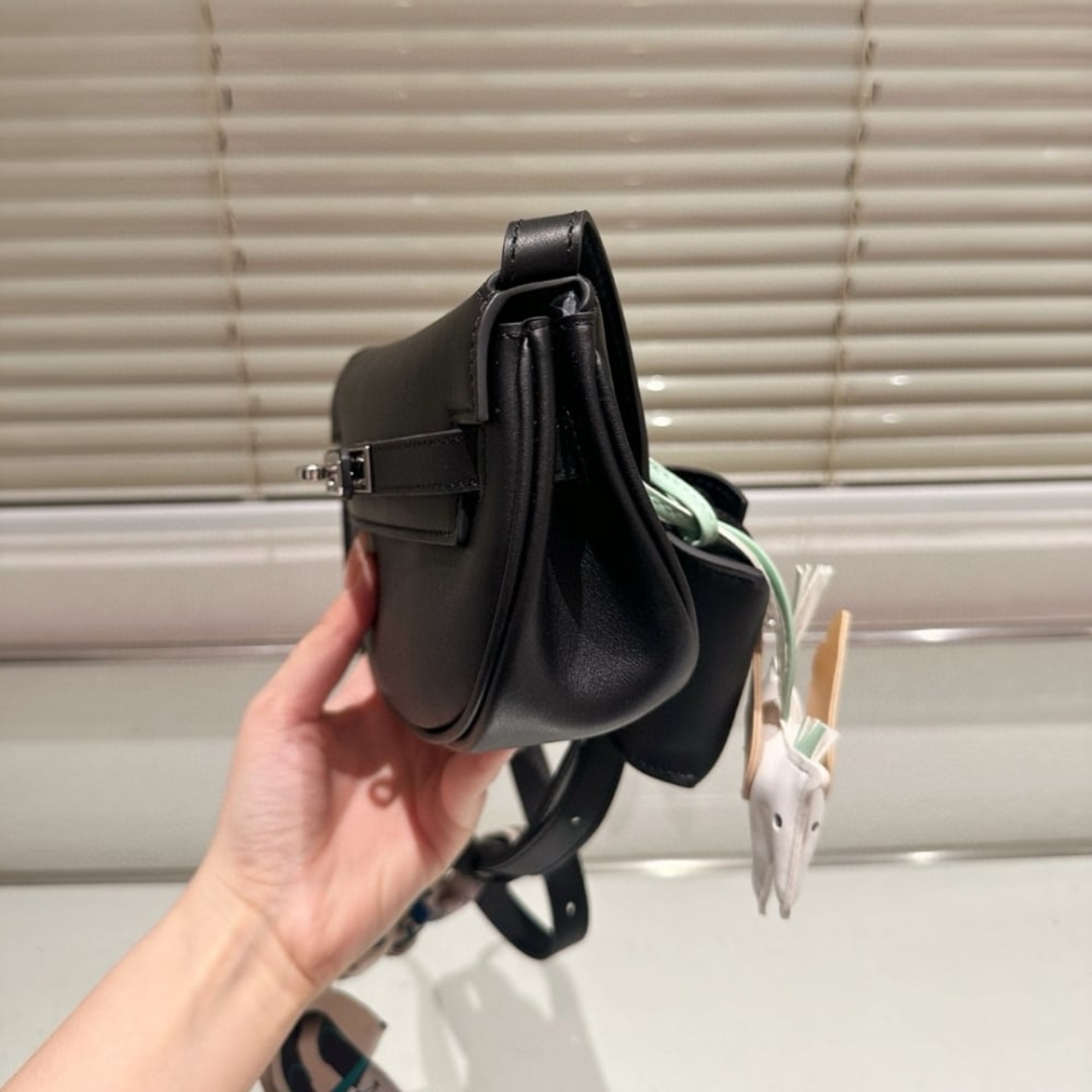 Hermes Kelly Moove Swift Silver Hardware Black 17Cm - Image 4