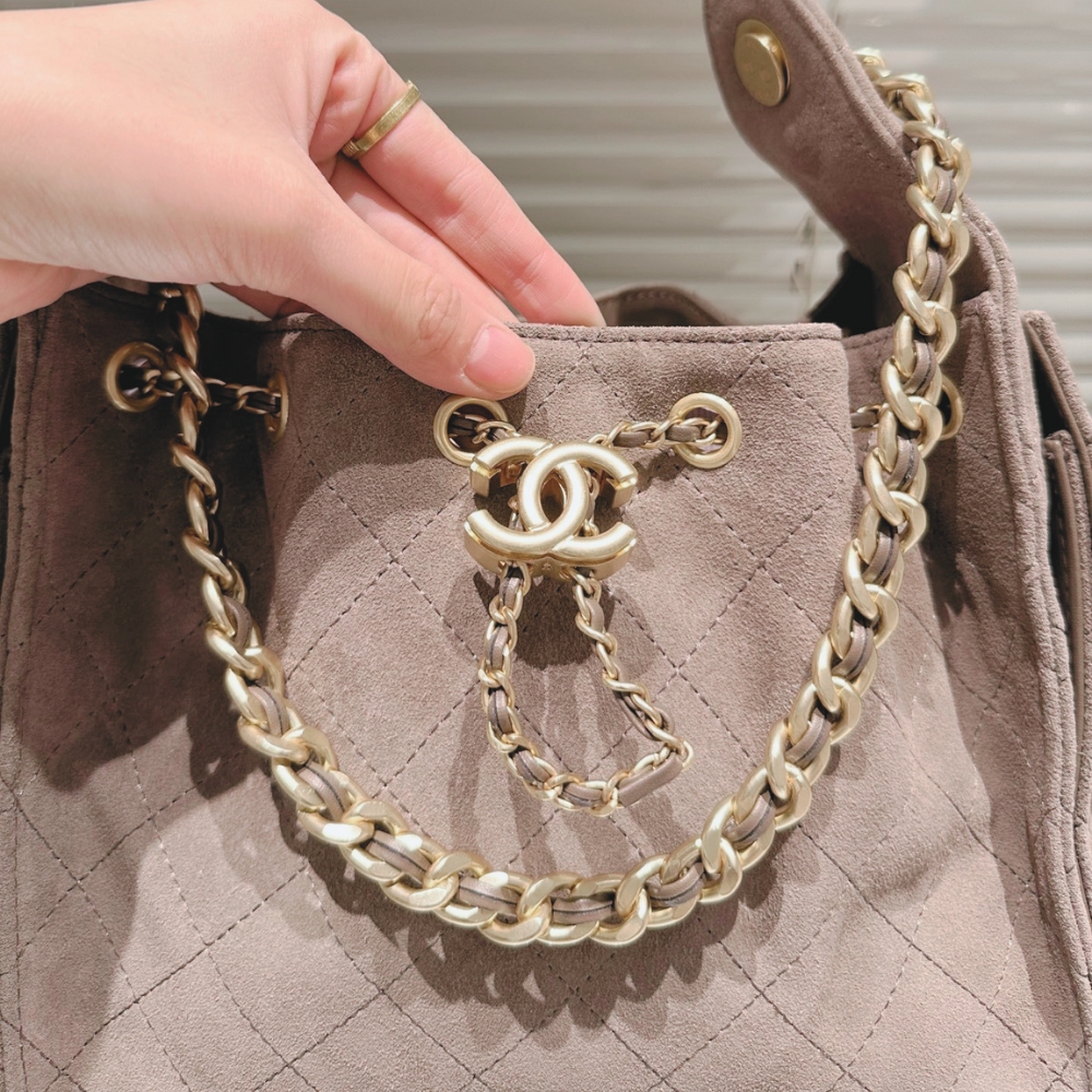 Chanel 25 Small Handbag Gold Tone Metal Light Gray 26Cm - Image 7