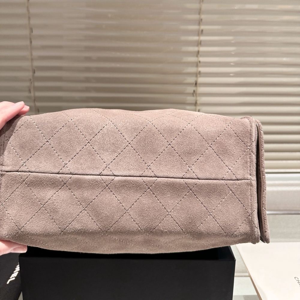 Chanel 25 Small Handbag Gold Tone Metal Light Gray 26Cm - Image 5