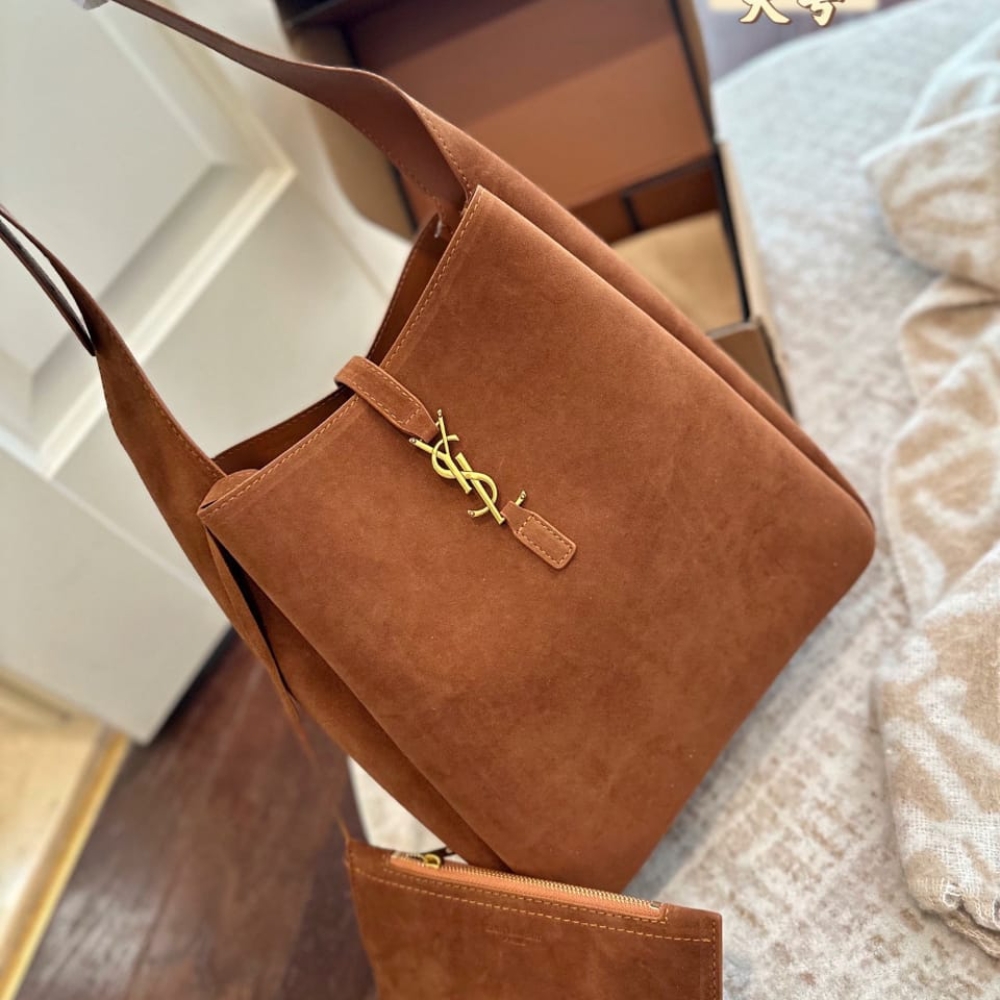 Saint Laurent Le 5 À 7 Supple In Suede Golden Brown 24Cm - Image 7